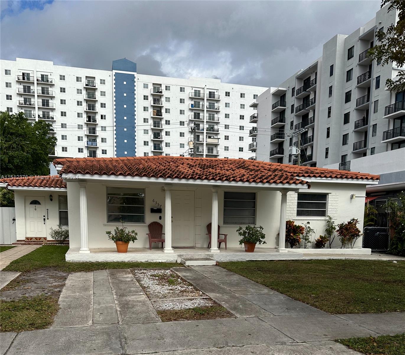 Lovely 2 Bedroom 1 Bath Duplex with large family room and yard- centrally located with easy access to public transportation