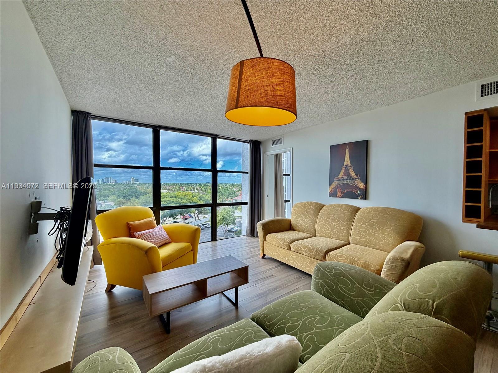 1000 Parkview Dr 723