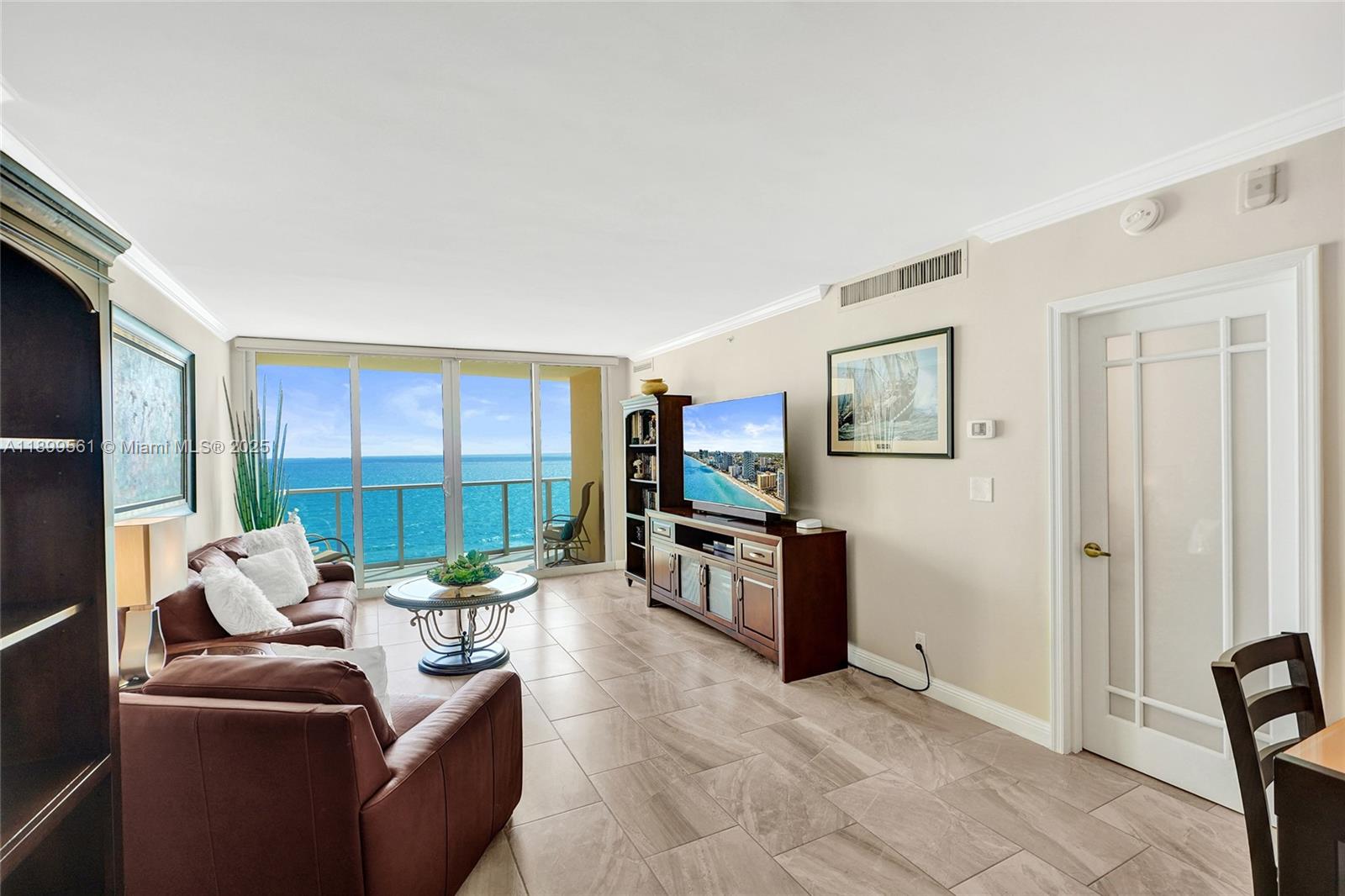 WAVE CONDO - Residential