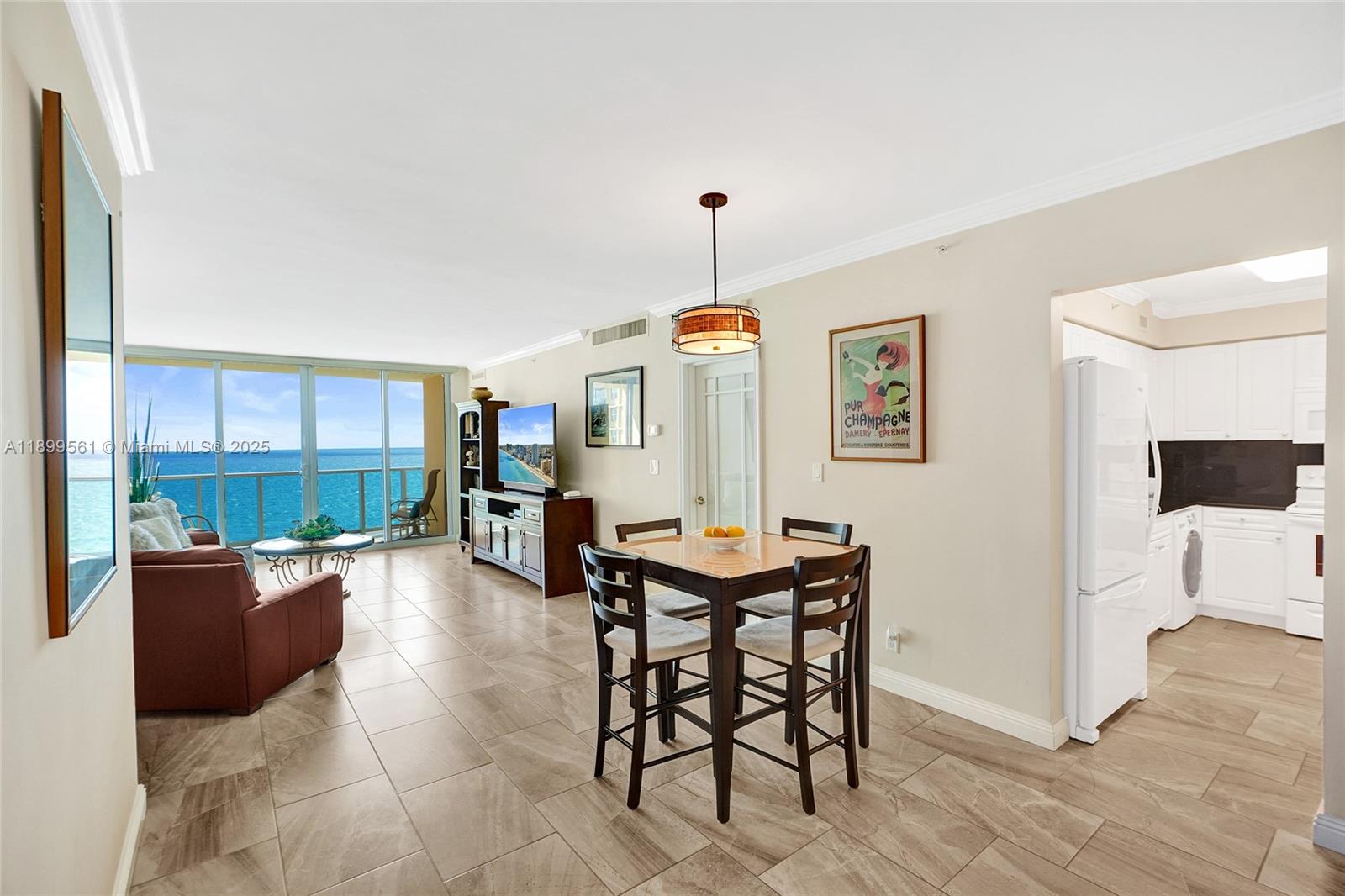 WAVE CONDO - Residential