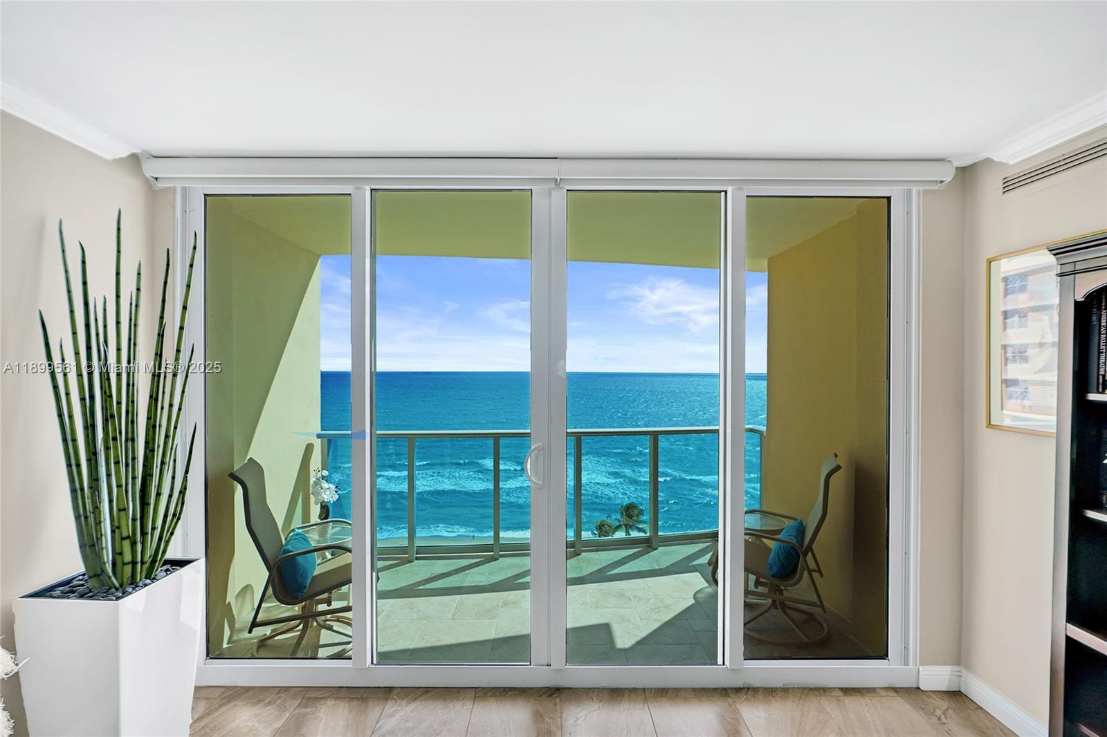 WAVE CONDO - Residential