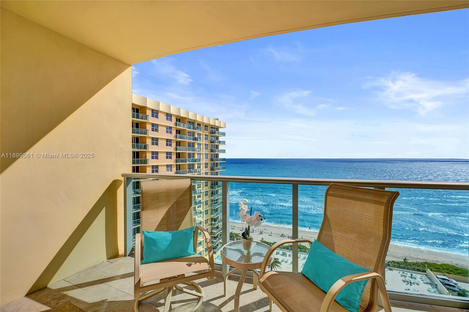 WAVE CONDO - Residential