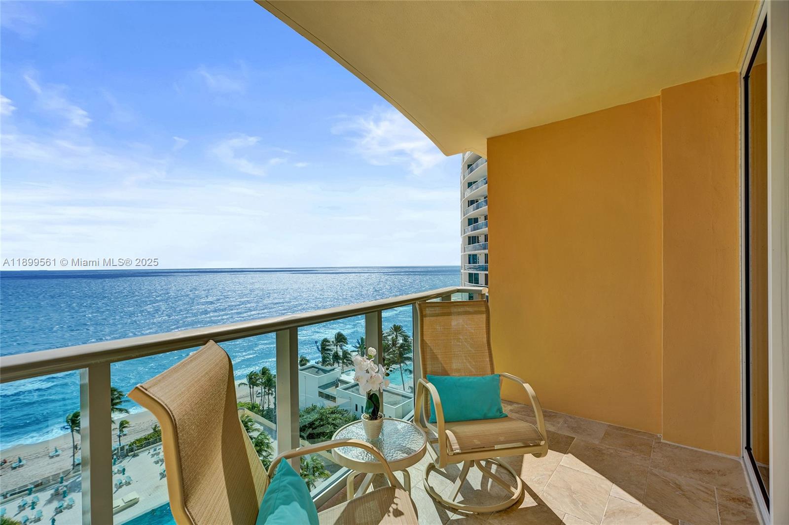 WAVE CONDO - Residential