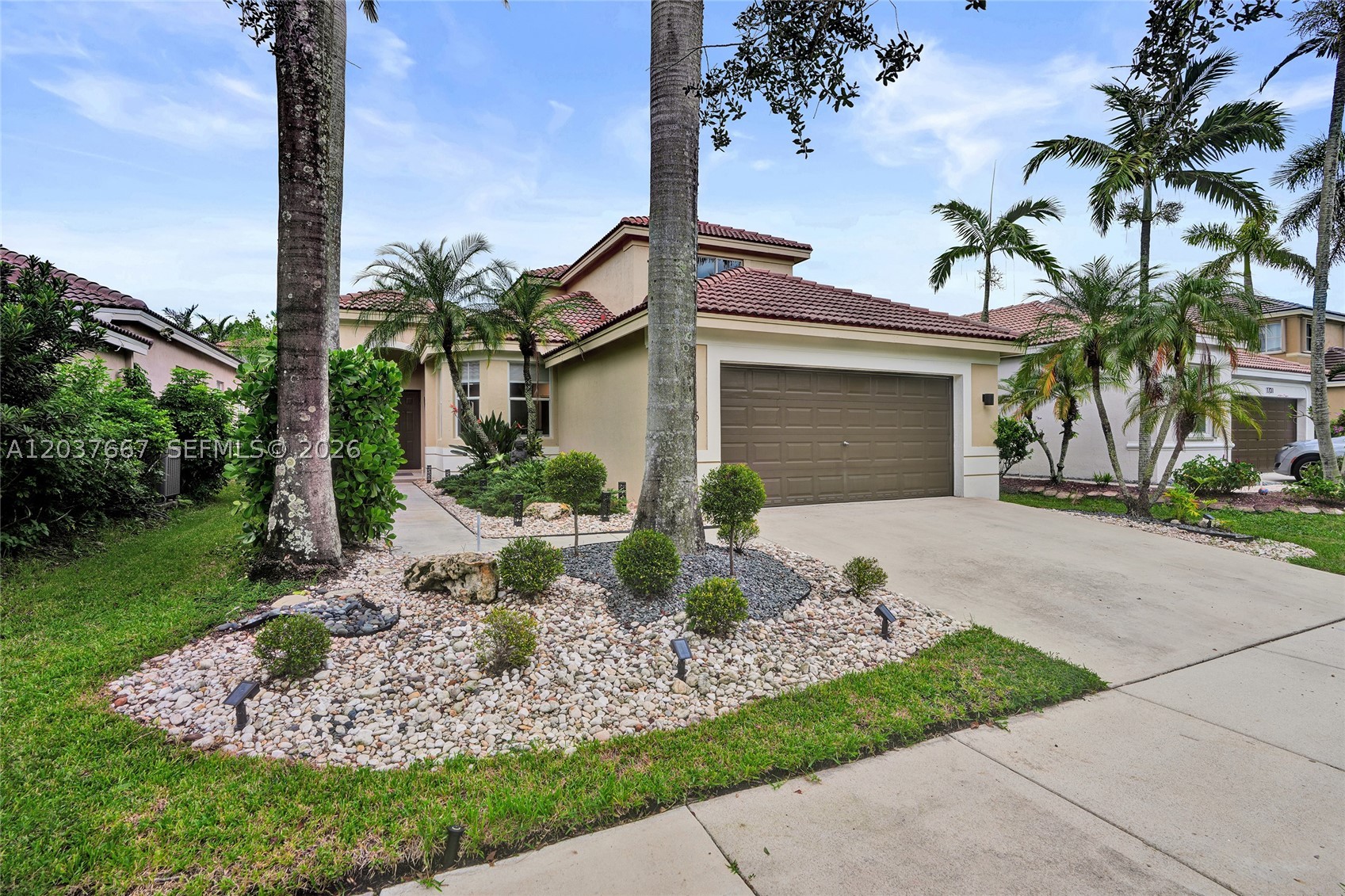 1725 Winterberry Ln