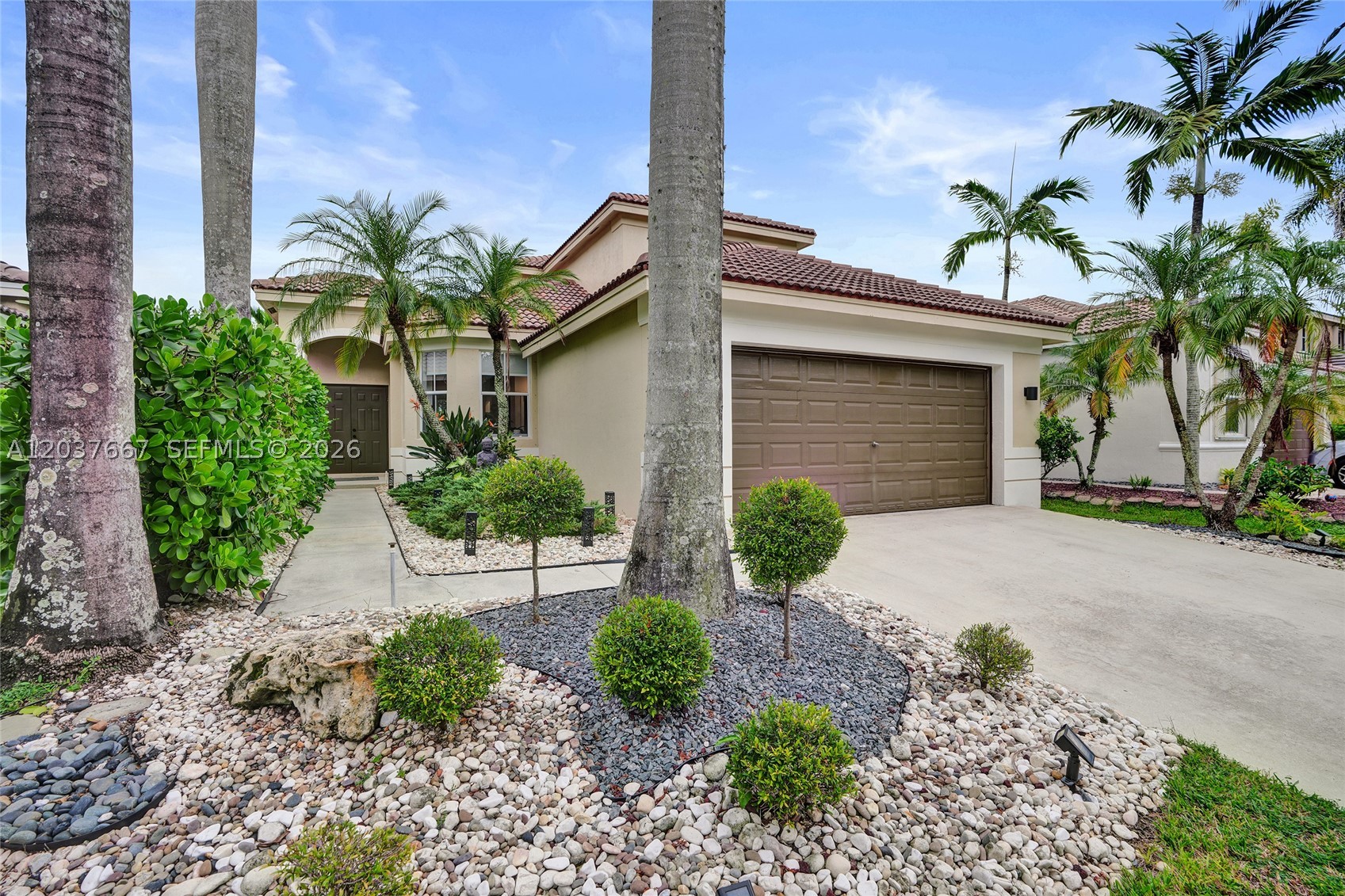 1725 Winterberry Ln