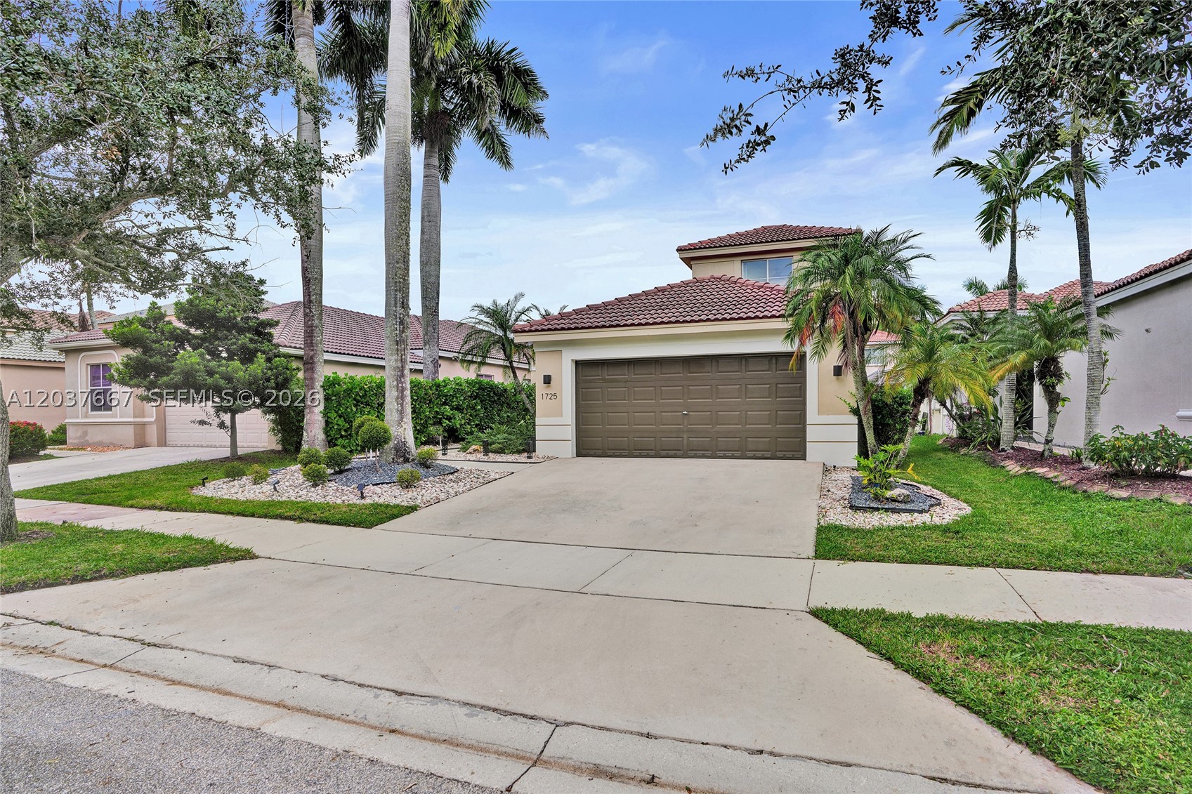 1725 Winterberry Ln