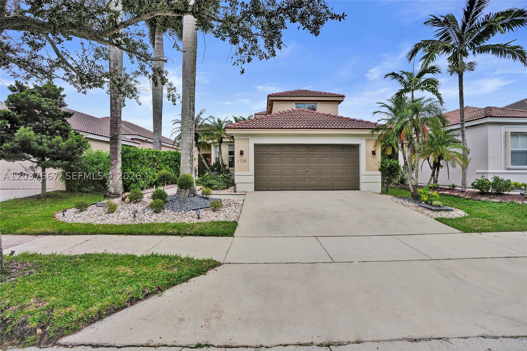 1725 Winterberry Ln