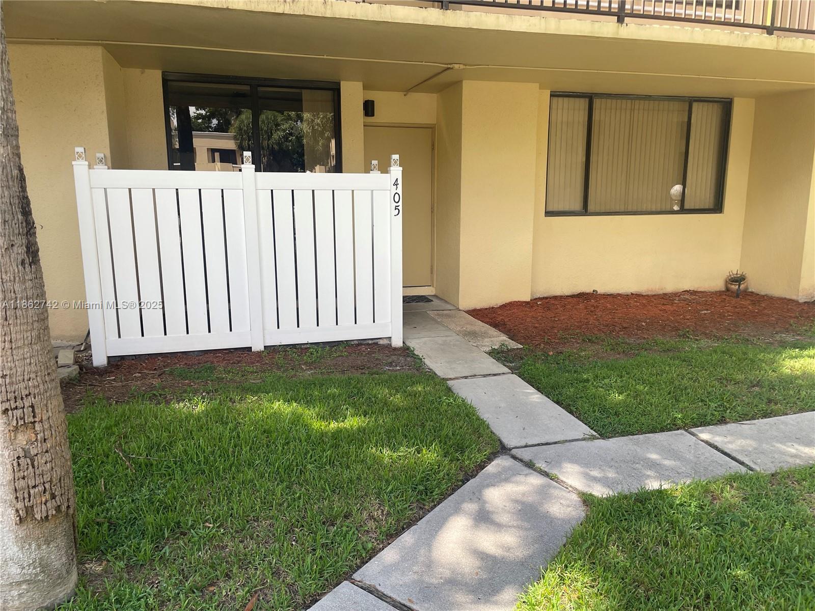 Completely remodeled 2 bed 2 bath waterfront 1st floor unit. Washer & dryer in unit. Granite kitchen counter tops, Stainless steel appliances. Completely remodeled and first time on rental market. Screened patio over looking the amazing lake. ( More like your own backyard) Did we mention it has its own washer & dryer? A must see to appreciate. Tennis Courts, Pool and Clubhouse. Great location within parks, schools, univrsities, & shopping centers, Ideal home