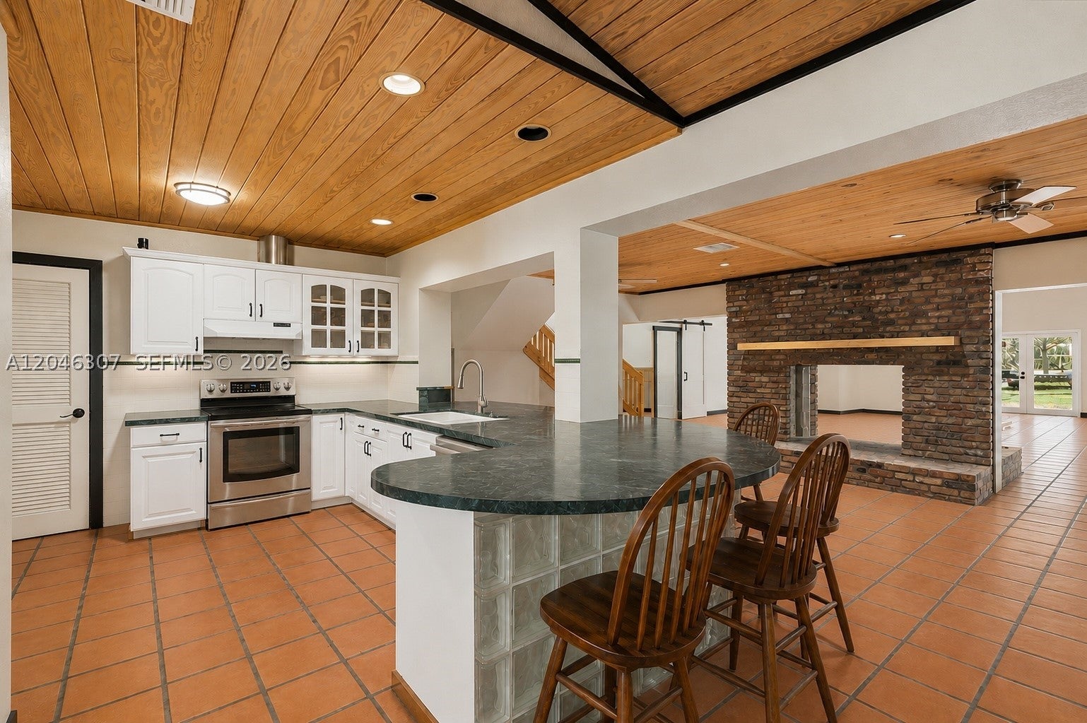 400 Farmington Dr