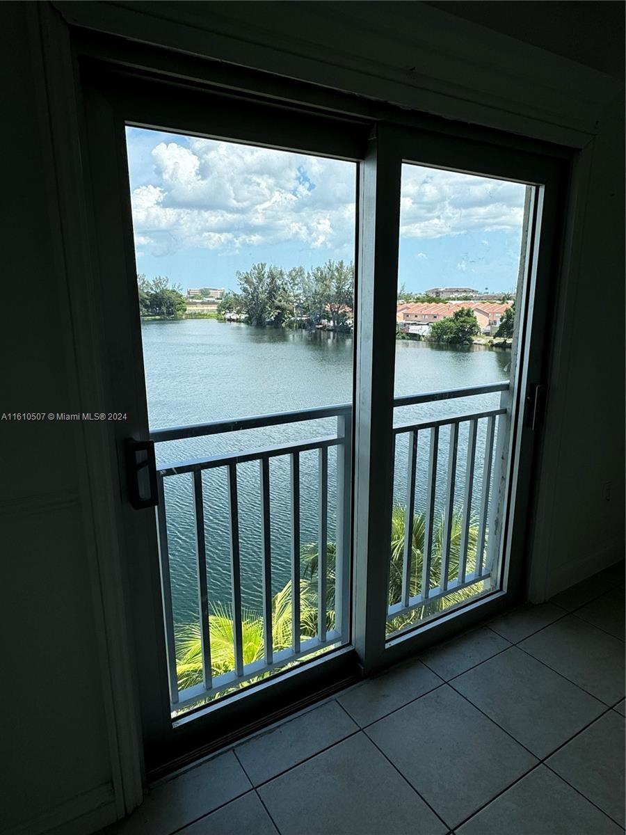 VISTA DEL LAGO I CONDO - Residential