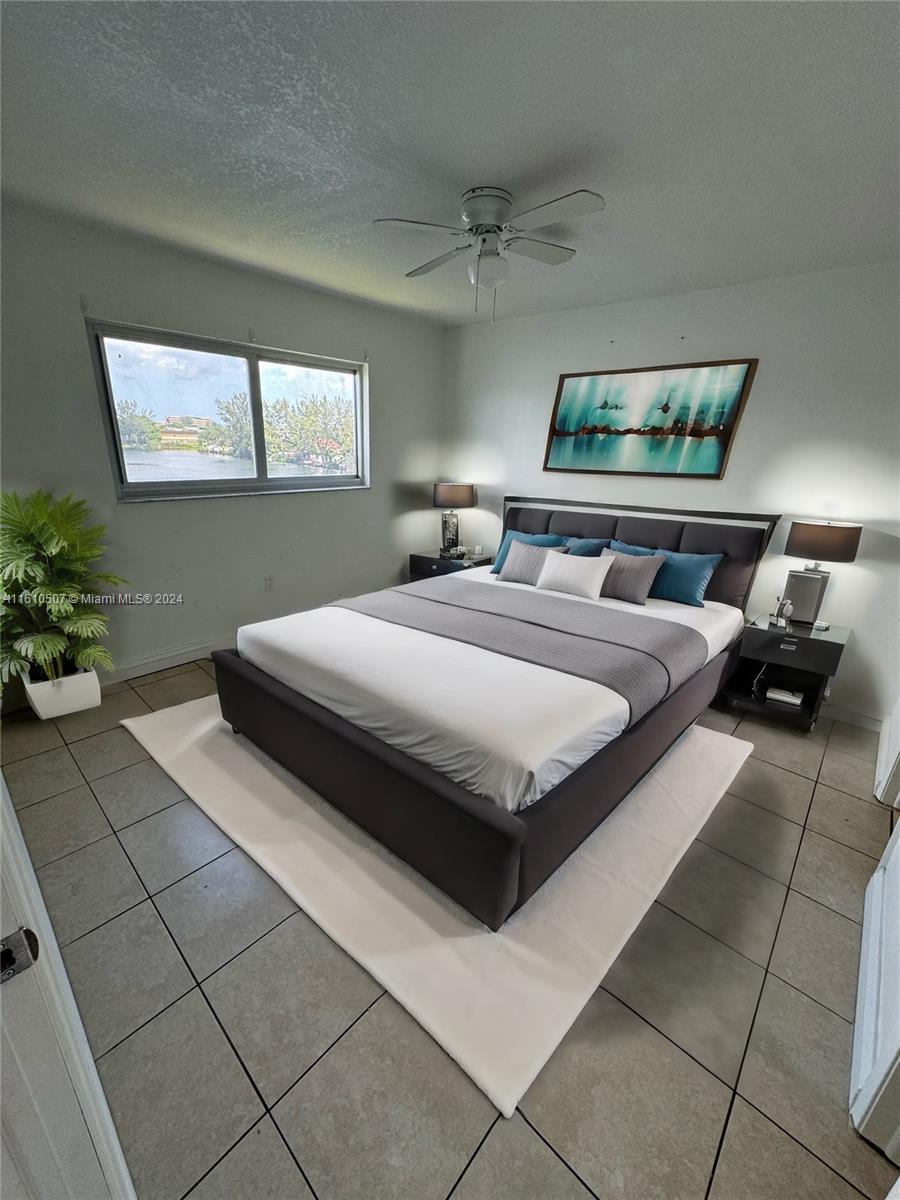 VISTA DEL LAGO I CONDO - Residential