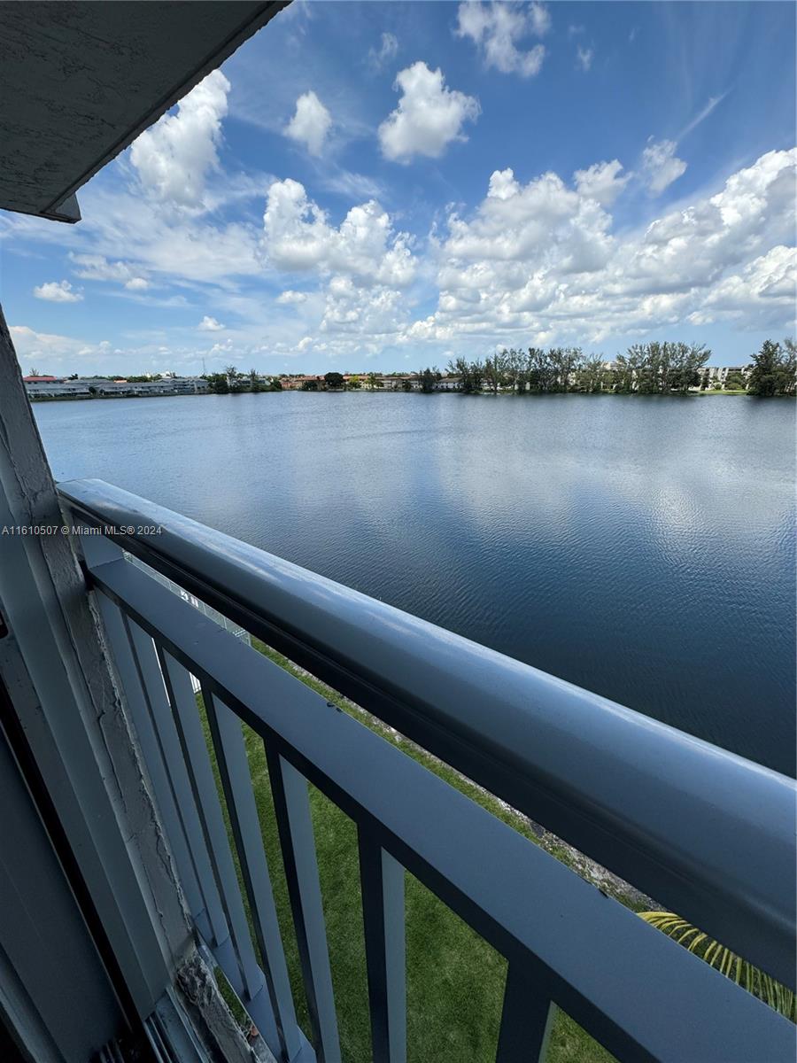 VISTA DEL LAGO I CONDO - Residential