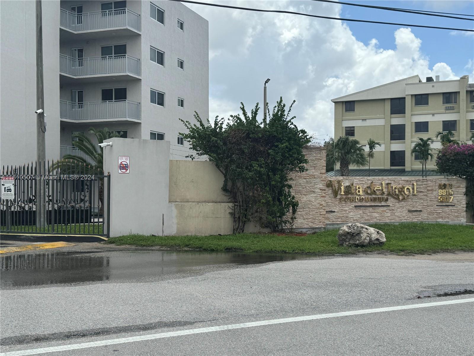 VISTA DEL LAGO I CONDO - Residential