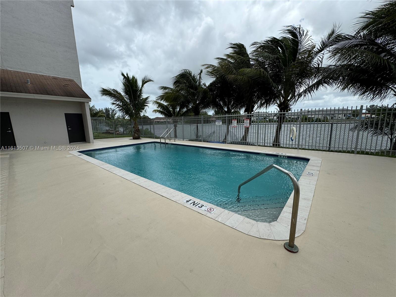 VISTA DEL LAGO I CONDO - Residential