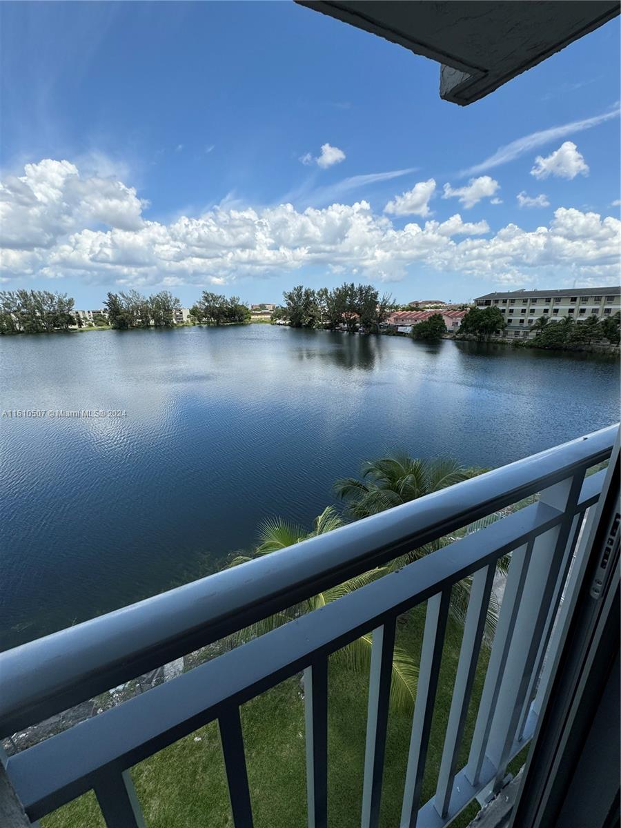VISTA DEL LAGO I CONDO - Residential