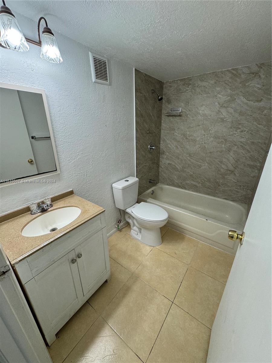 VISTA DEL LAGO I CONDO - Residential