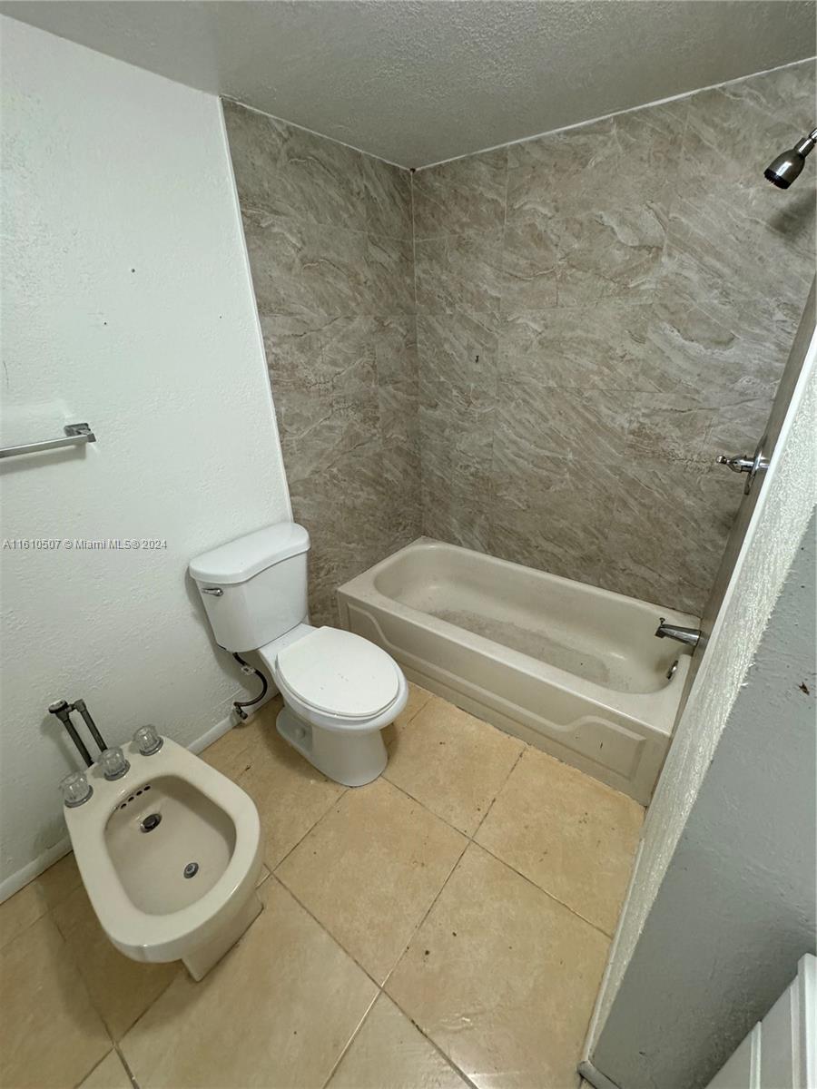 VISTA DEL LAGO I CONDO - Residential