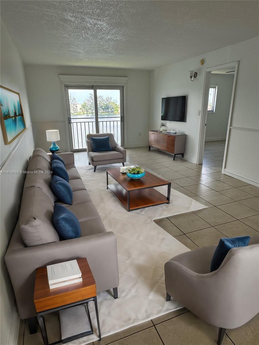 VISTA DEL LAGO I CONDO - Residential