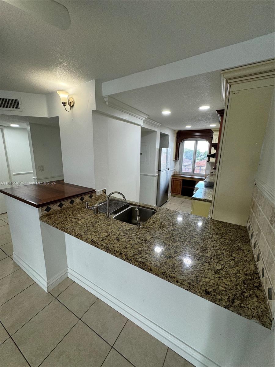 VISTA DEL LAGO I CONDO - Residential