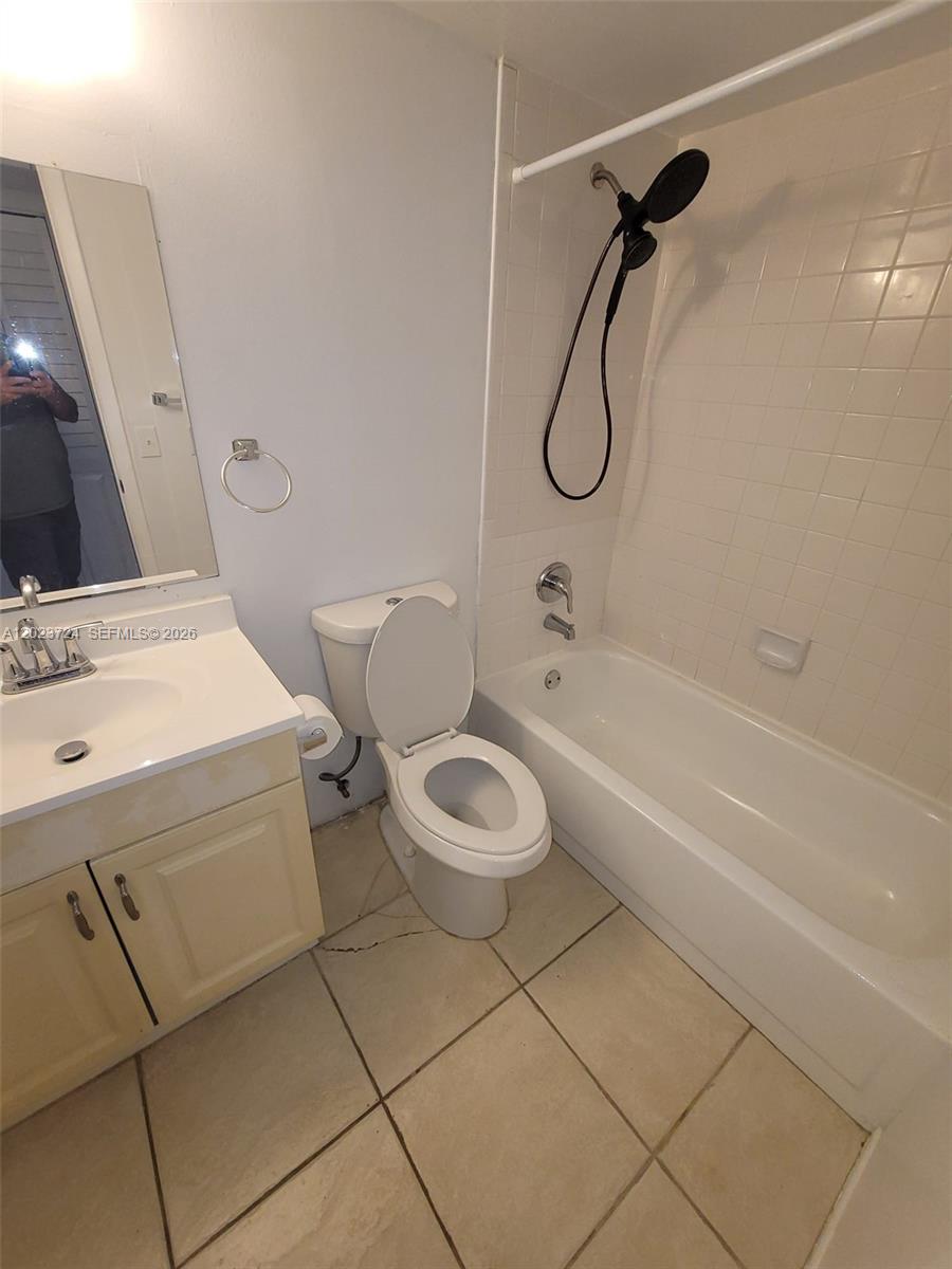 WINDING LAKE AT WELLEBY C - Residential Lease
