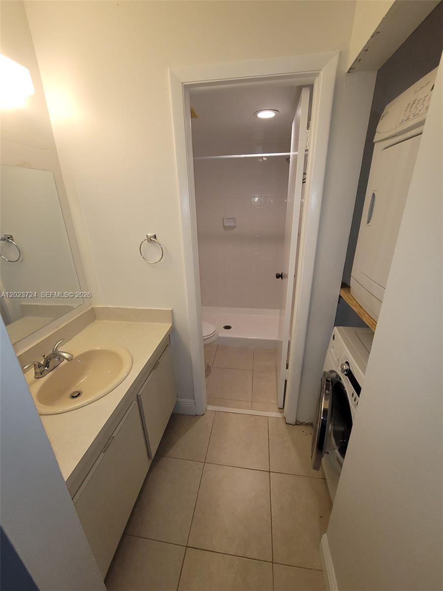 WINDING LAKE AT WELLEBY C - Residential Lease