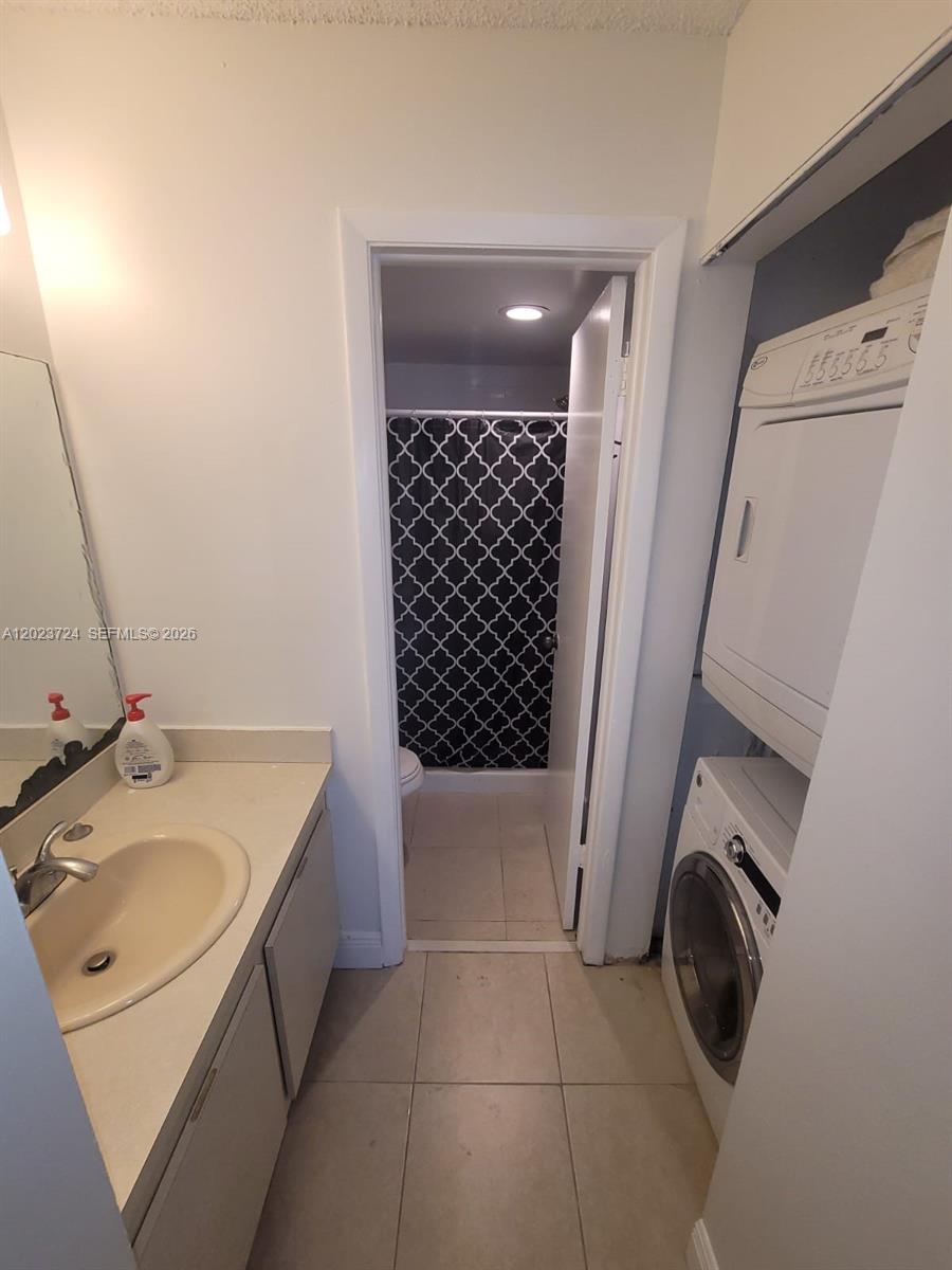 WINDING LAKE AT WELLEBY C - Residential Lease