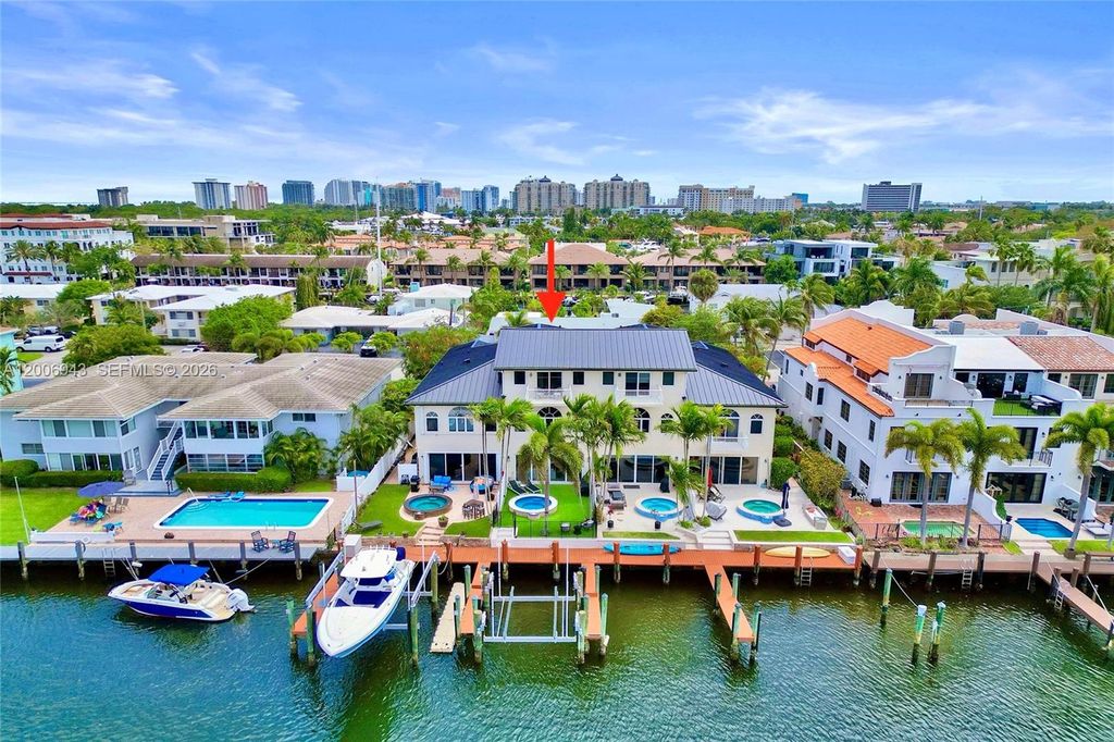 Photo of 2739 NE 15th St, Fort Lauderdale, FL 33304 (MLS # A12006943)