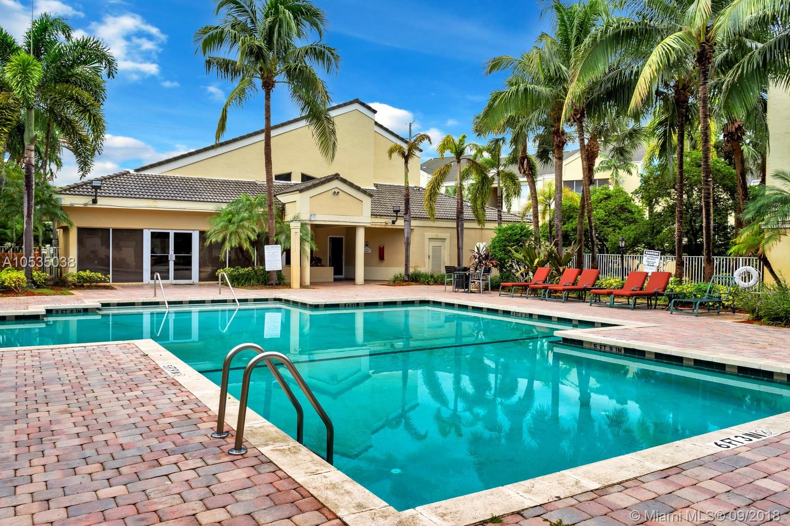 LEXINGTON ON THE GREEN CO - Residential