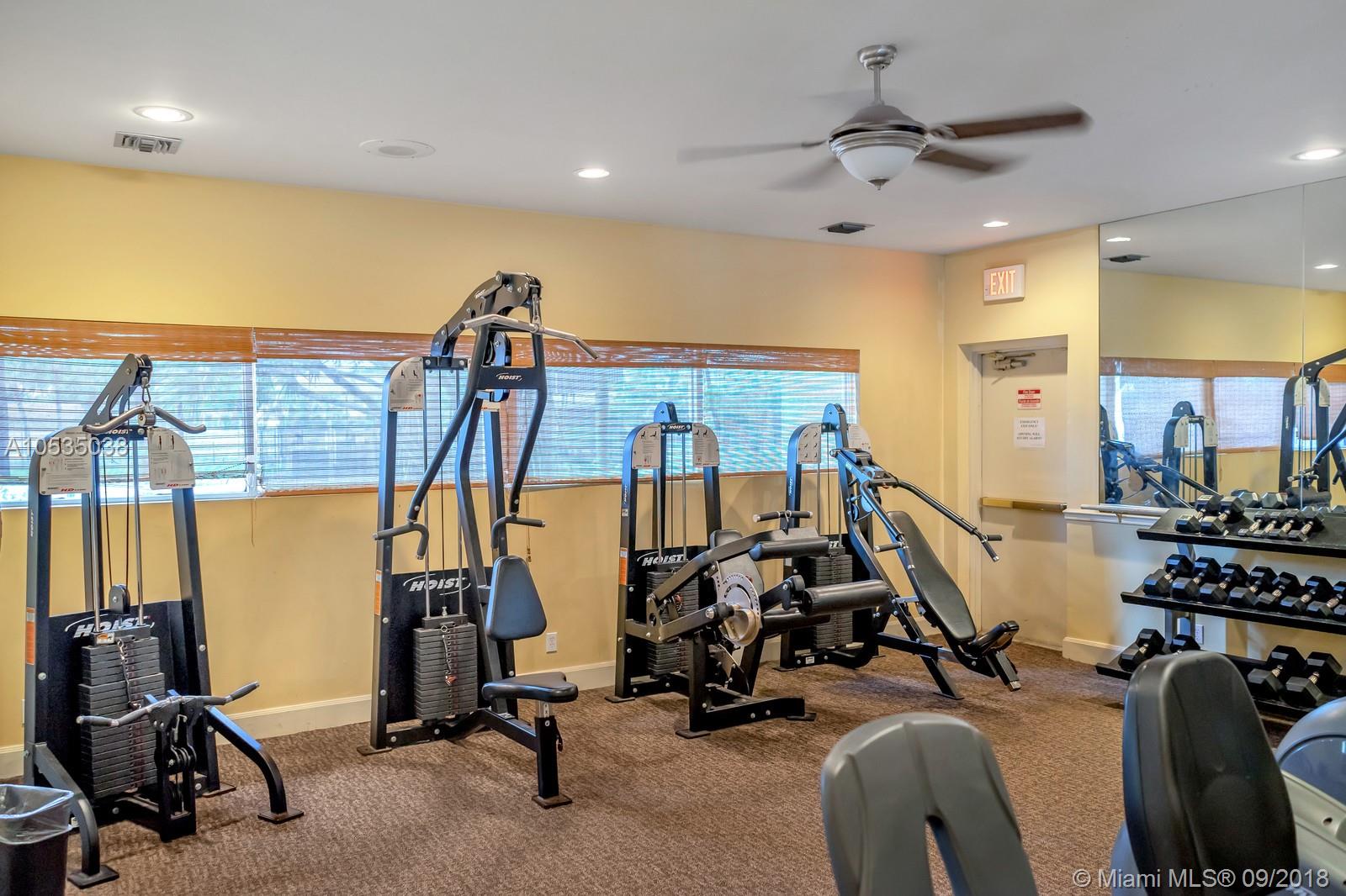 LEXINGTON ON THE GREEN CO - Residential