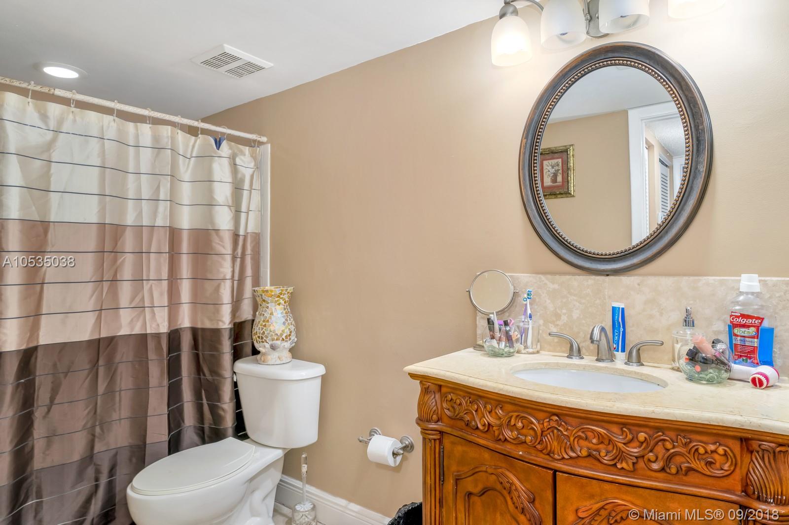 LEXINGTON ON THE GREEN CO - Residential