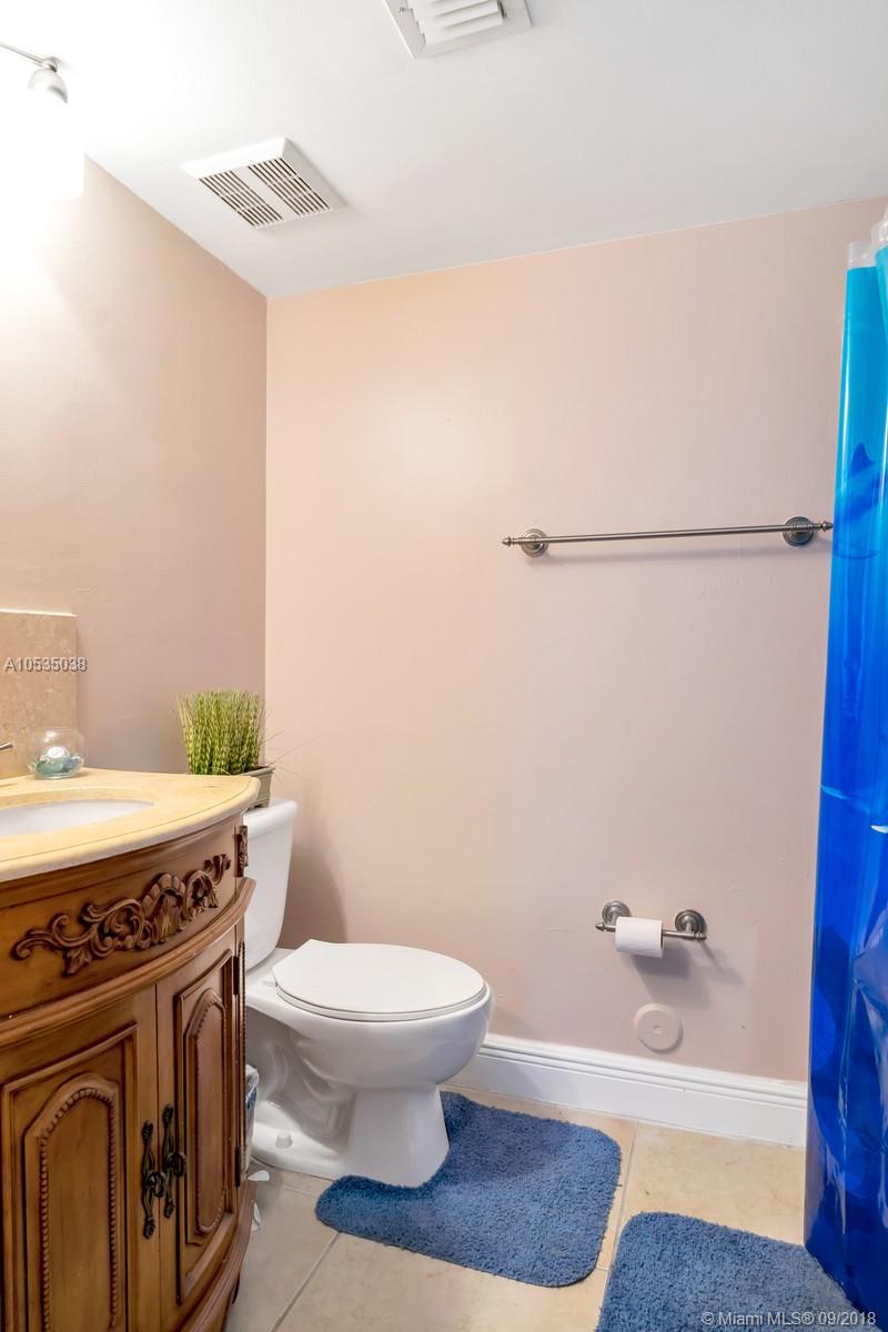 LEXINGTON ON THE GREEN CO - Residential