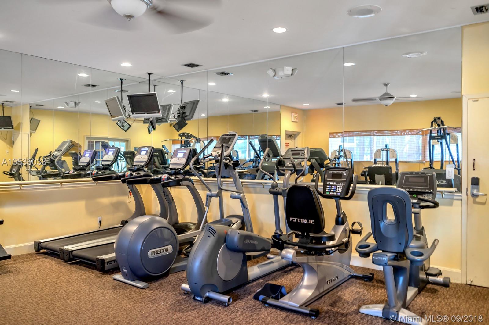 LEXINGTON ON THE GREEN CO - Residential