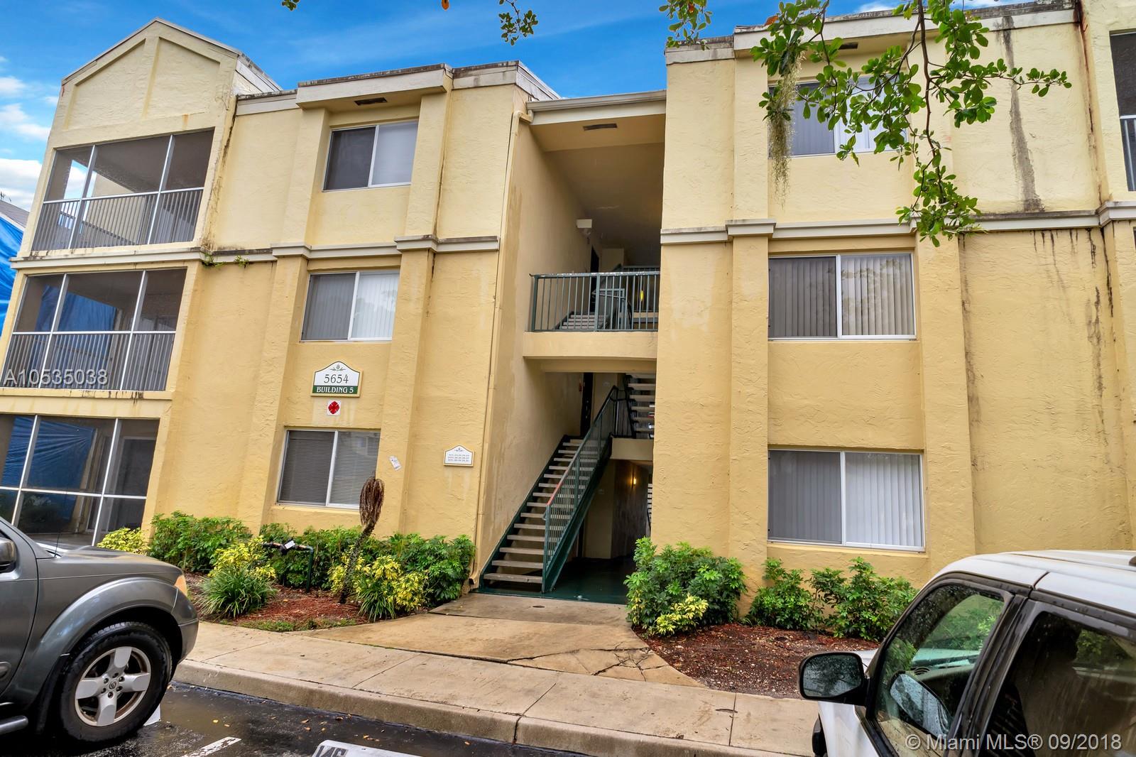 LEXINGTON ON THE GREEN CO - Residential