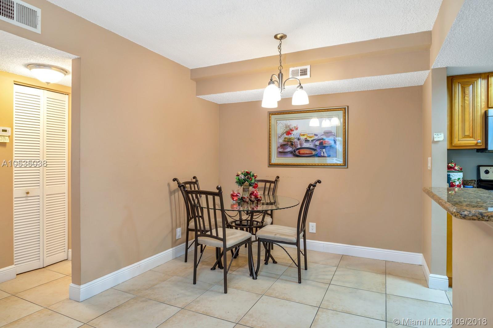 LEXINGTON ON THE GREEN CO - Residential