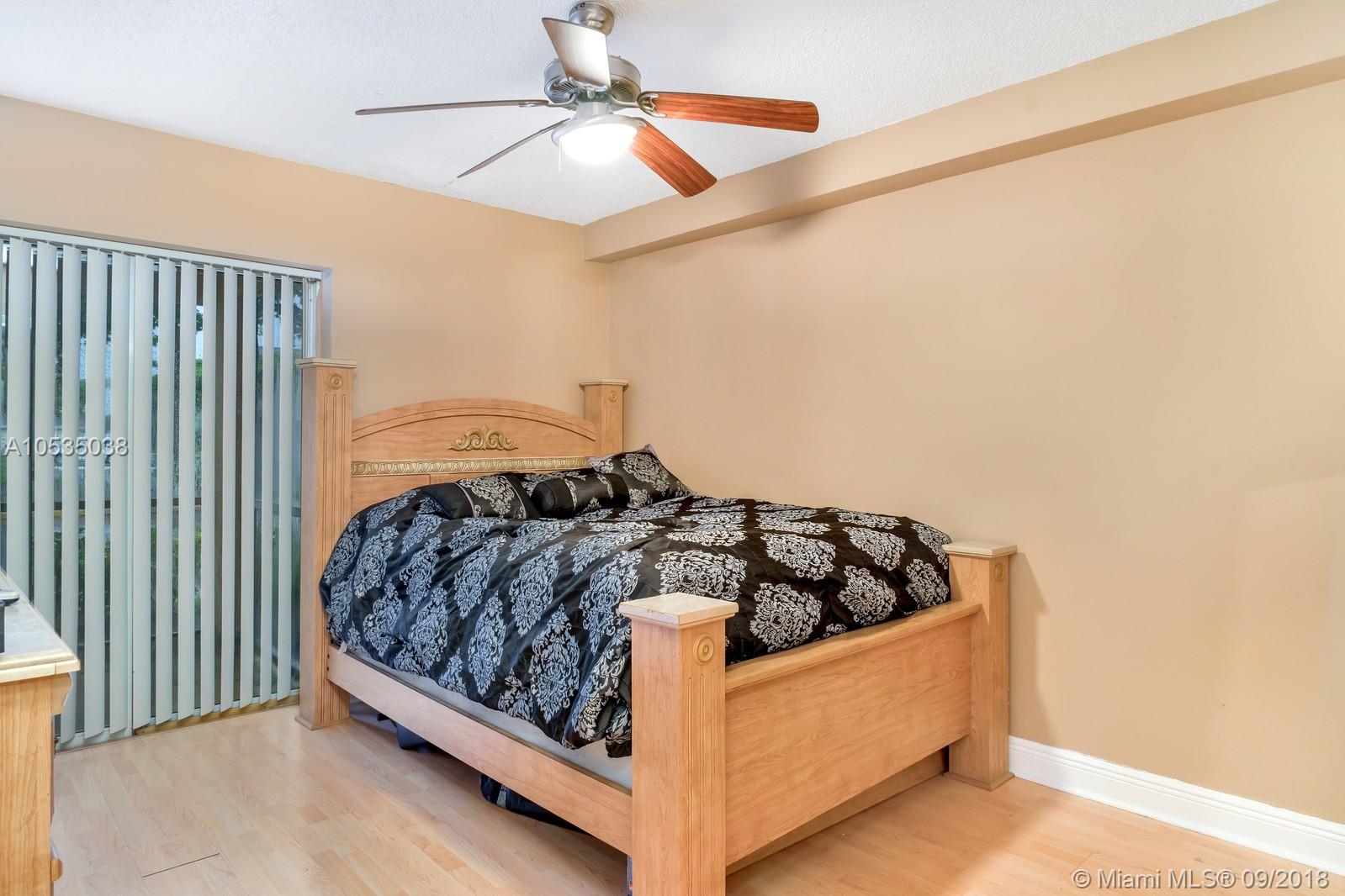 LEXINGTON ON THE GREEN CO - Residential