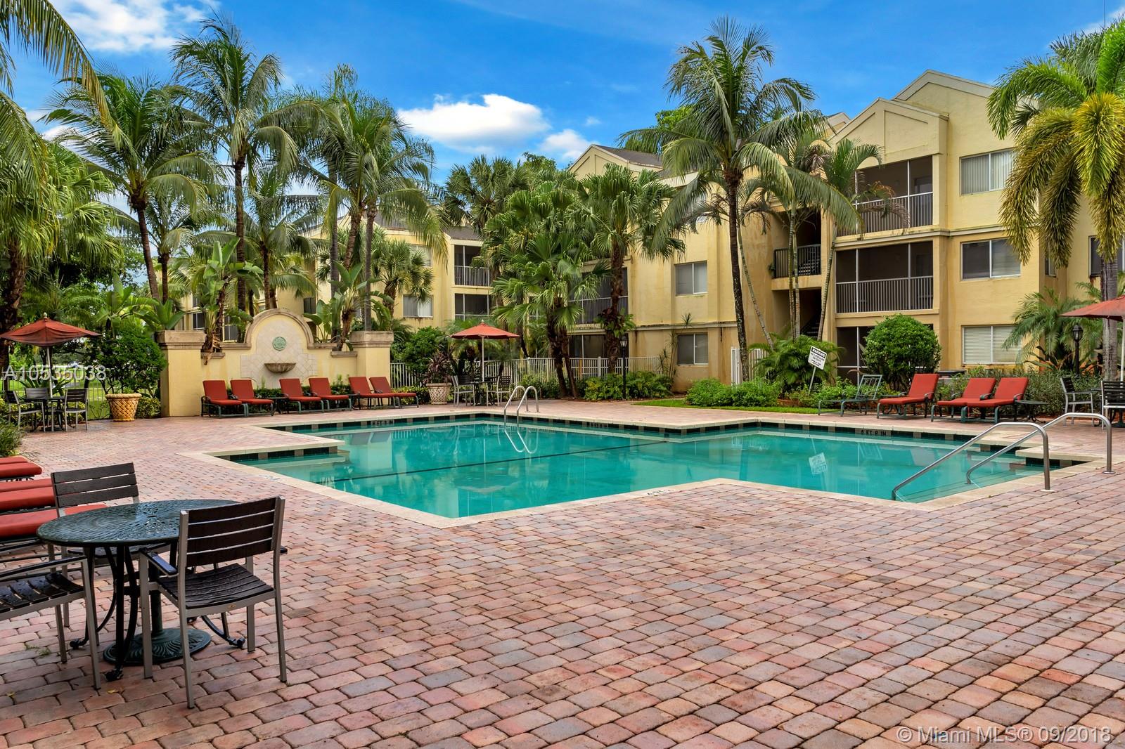 LEXINGTON ON THE GREEN CO - Residential