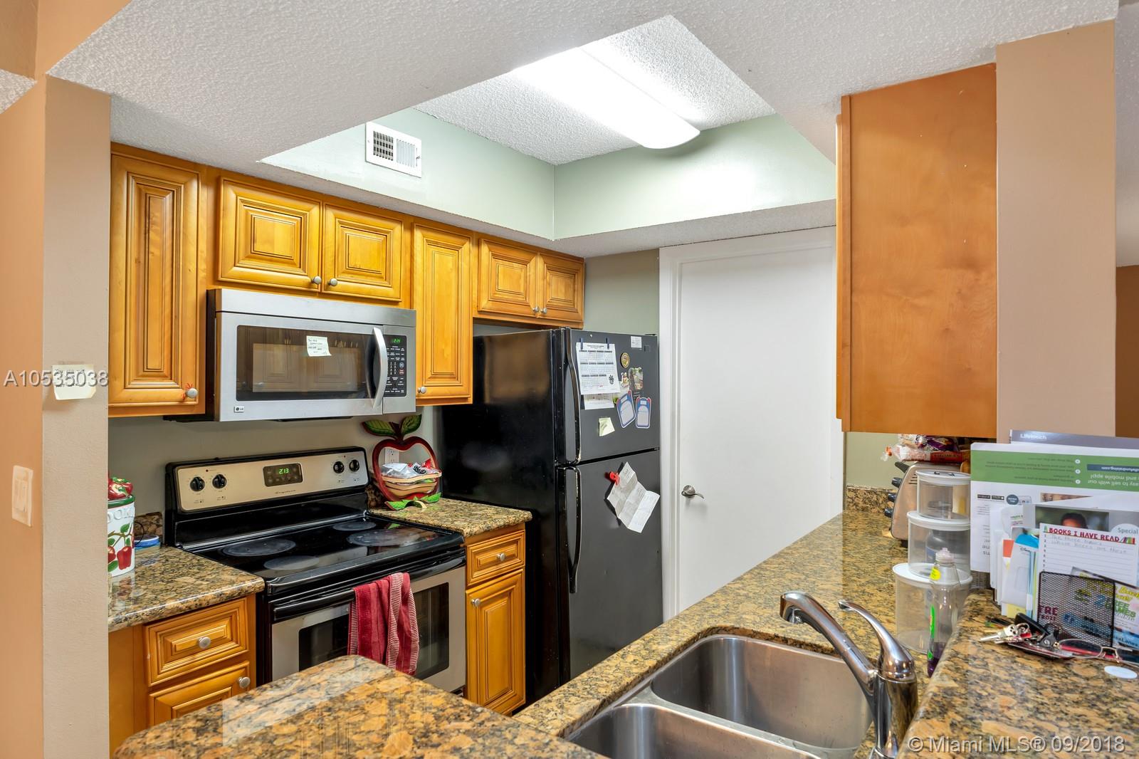 LEXINGTON ON THE GREEN CO - Residential