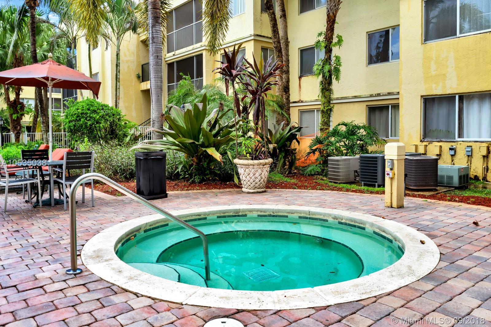 LEXINGTON ON THE GREEN CO - Residential