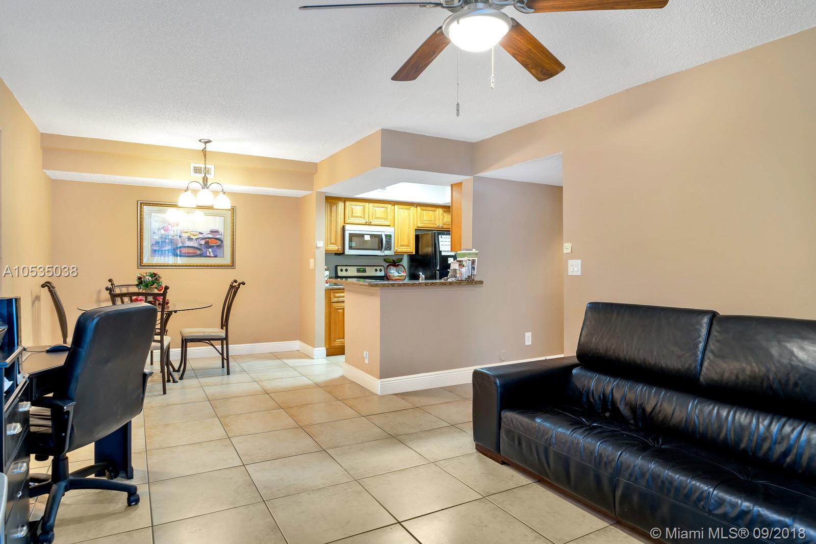 LEXINGTON ON THE GREEN CO - Residential