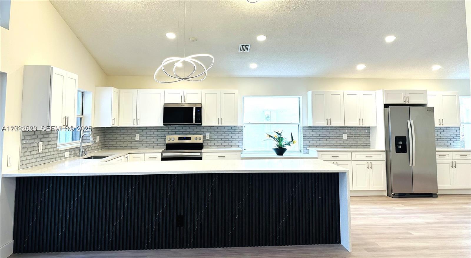 116 W Bayridge Dr