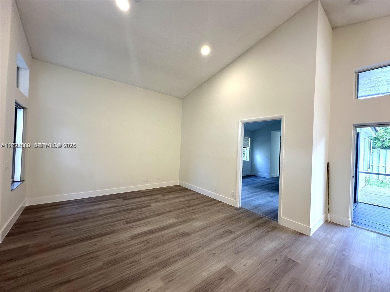 116 W Bayridge Dr