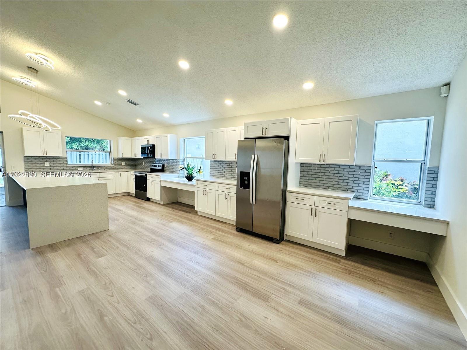 116 W Bayridge Dr
