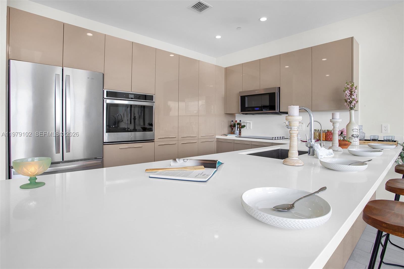 METROPICA NORTH TOWER ONE - Residential