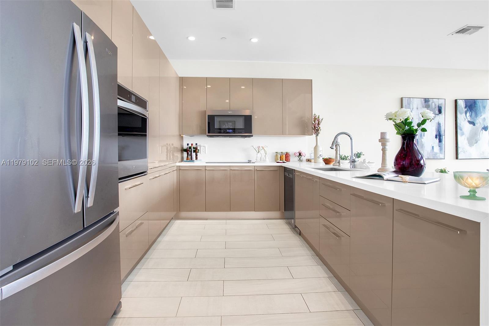 METROPICA NORTH TOWER ONE - Residential