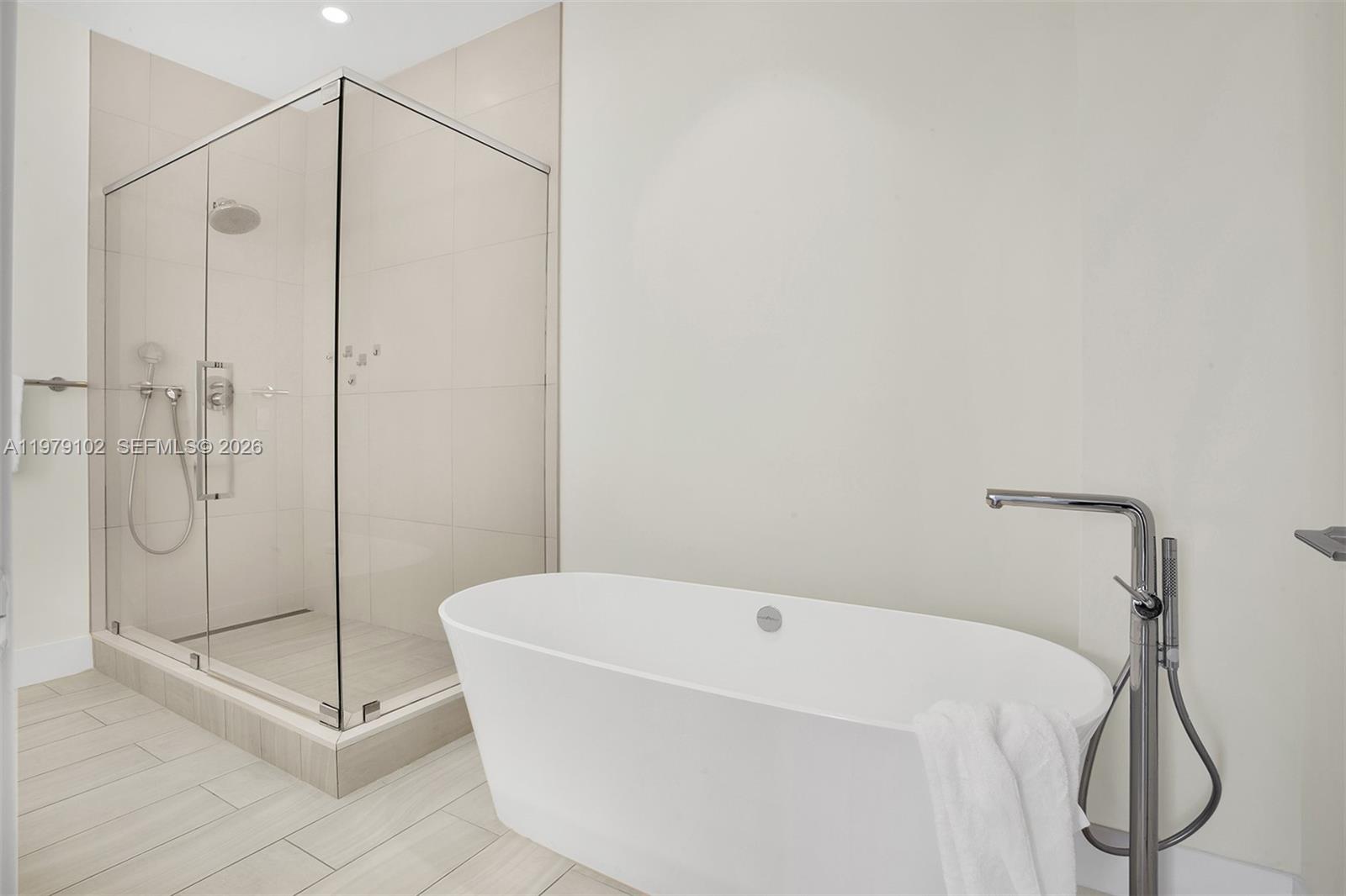 METROPICA NORTH TOWER ONE - Residential