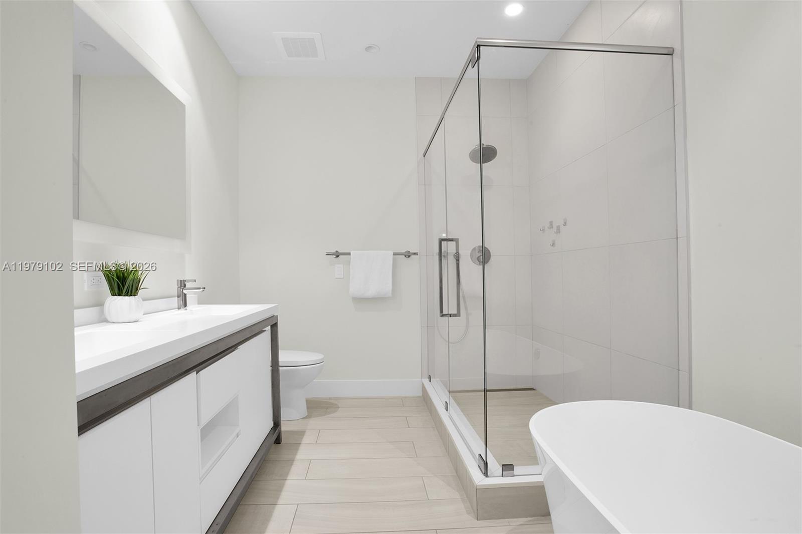 METROPICA NORTH TOWER ONE - Residential