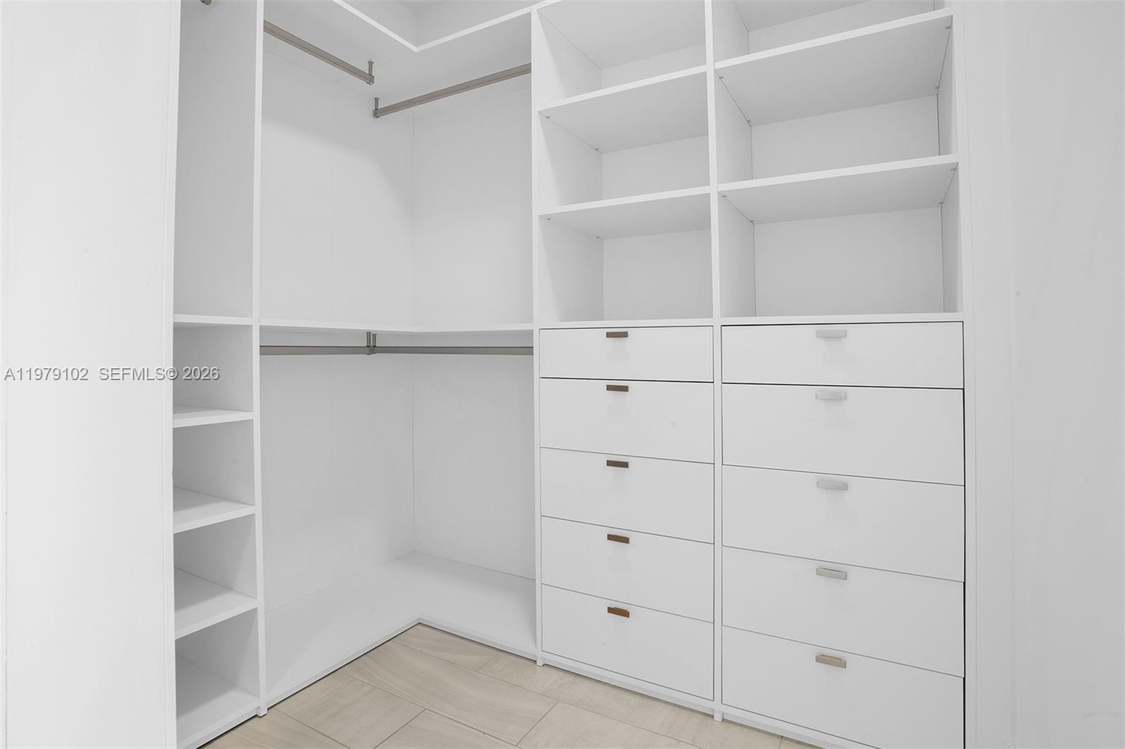 METROPICA NORTH TOWER ONE - Residential