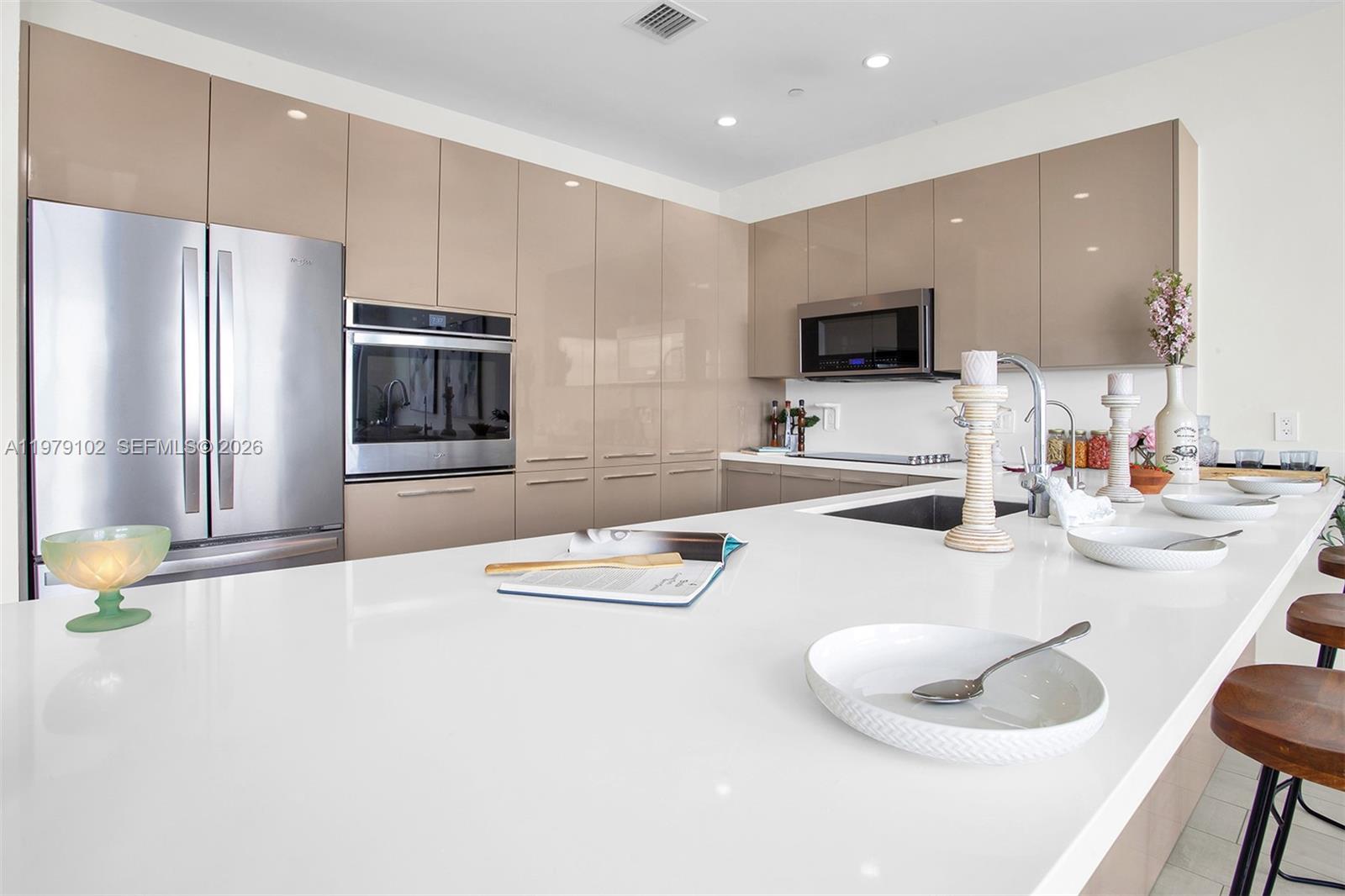 METROPICA NORTH TOWER ONE - Residential