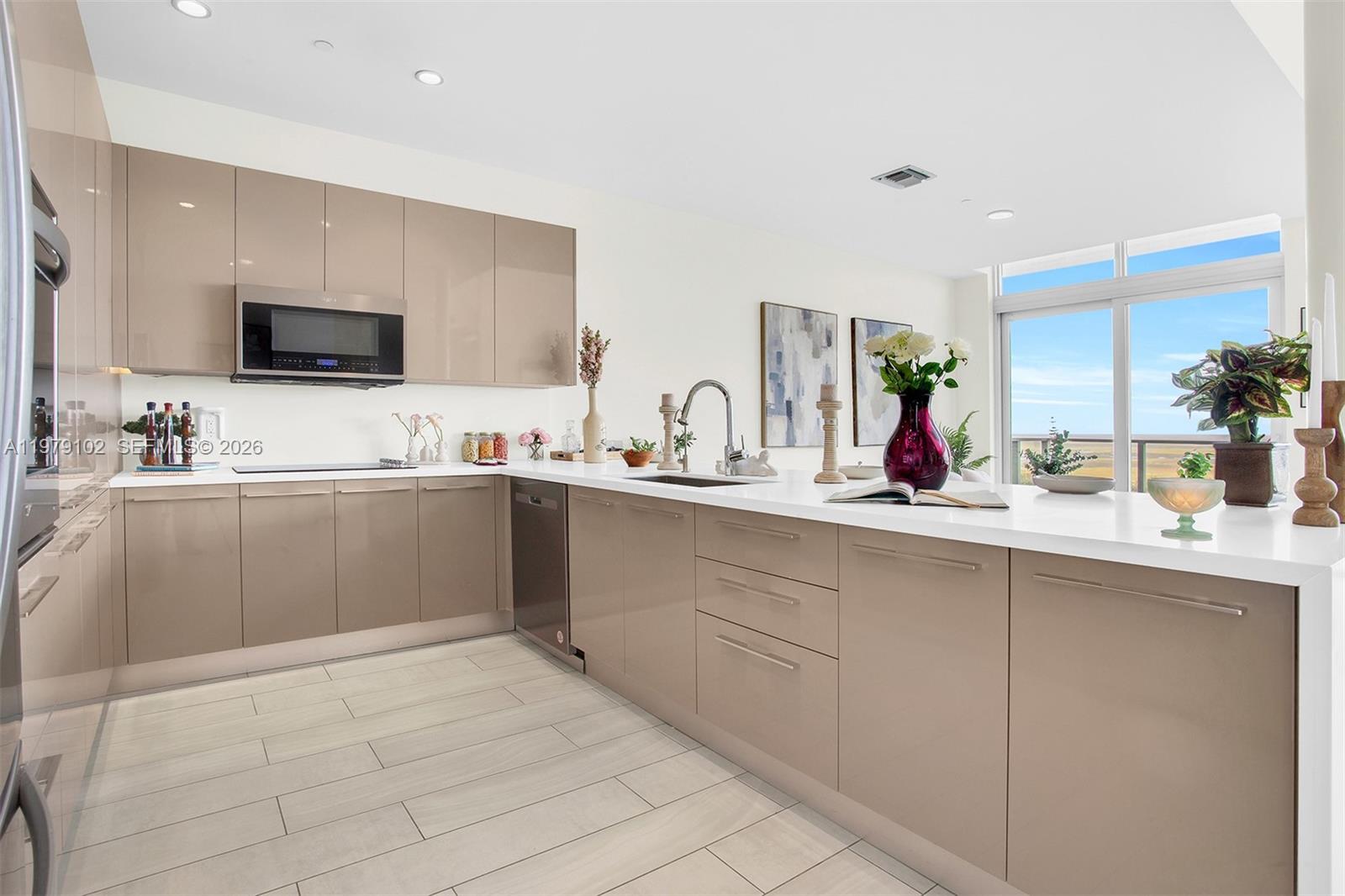 METROPICA NORTH TOWER ONE - Residential