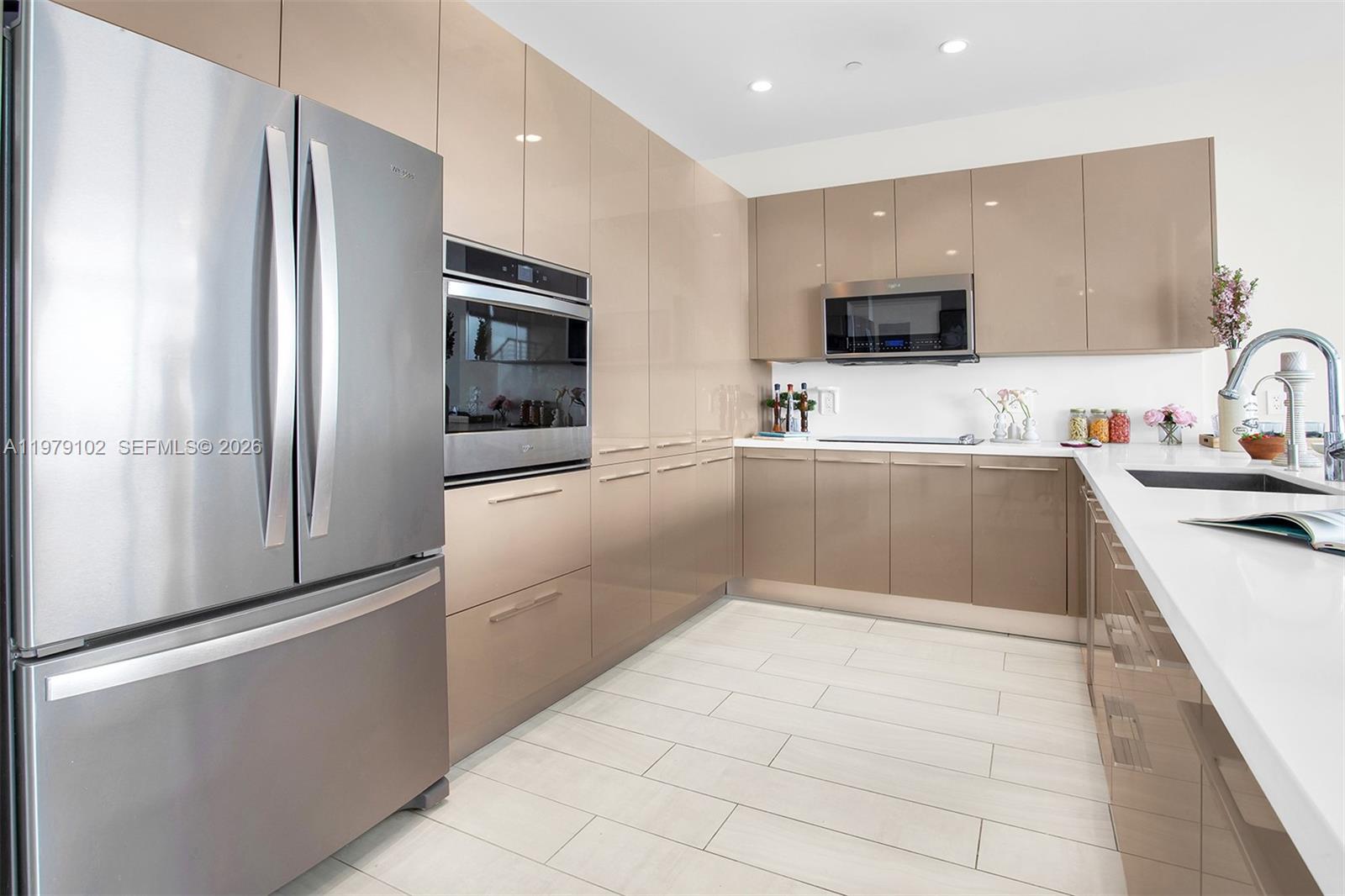 METROPICA NORTH TOWER ONE - Residential